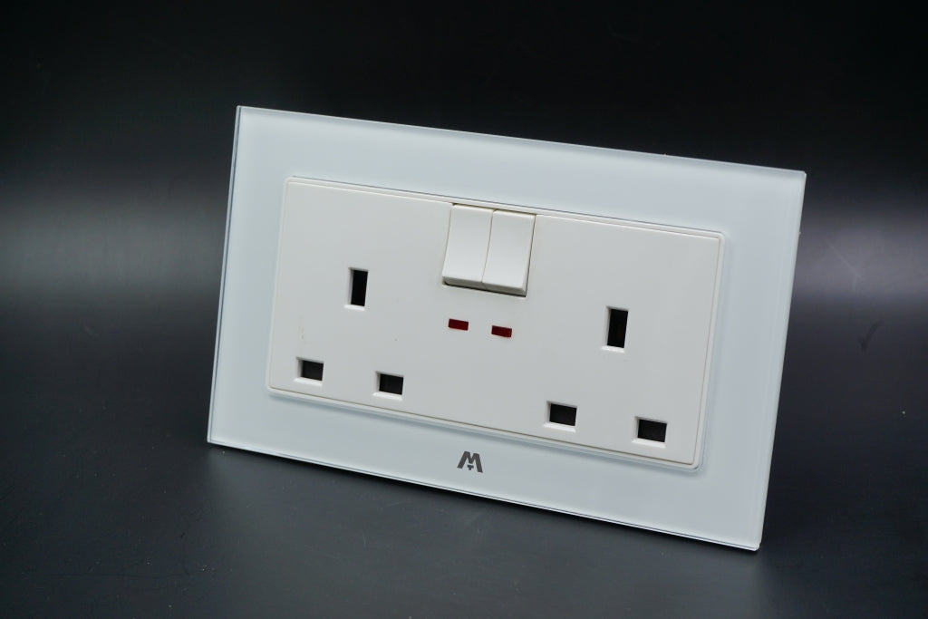 Розетка MTT GLASS TWIN 13A британского стандарта с выключателем *5 шт.