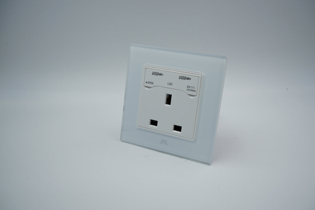 MTT GLASS SINGLE 13A BS Socket with USB