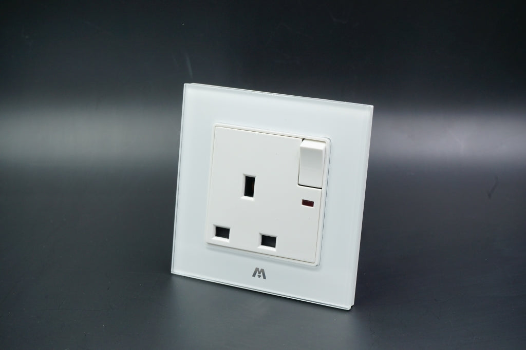 MTT GLASS 13A British Standard Switched Socket
