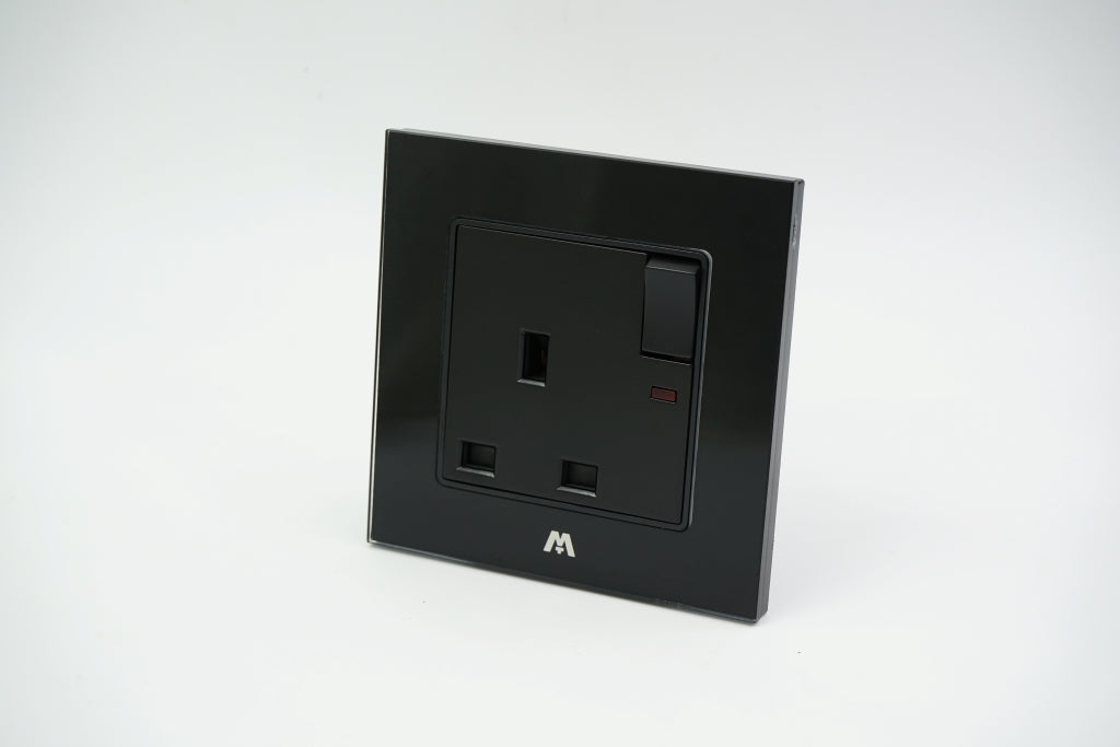 MTT GLASS 13A British Standard Switched Socket