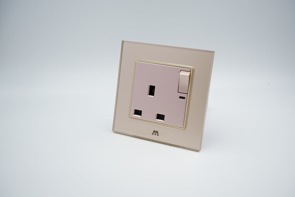 MTT GLASS 13A British Standard Switched Socket