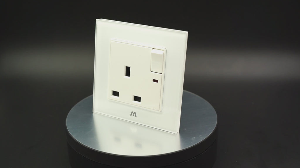 MTT GLASS 13A British Standard Switched Socket