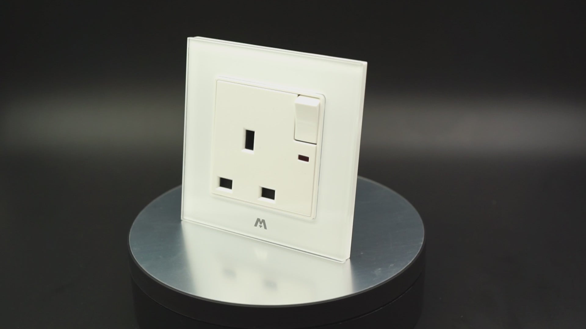 MTT GLASS 13A British Standard Switched Socket
