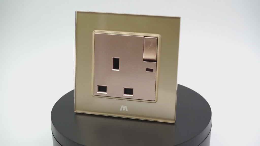 MTT GLASS 13A British Standard Switched Socket